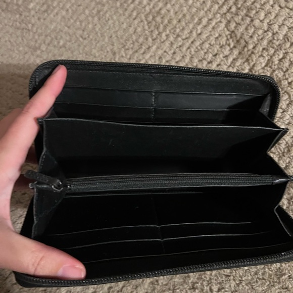 Gucci Black Zip Around Wallet! - Picture 9 of 11